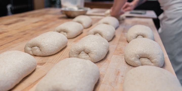 ekmekçilik okulu ile kendi ekmek katlama deneyiminizi geliştirin