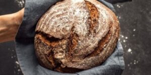 ekmekçilik okulu tarifleri ile kendi ekşi mayanızı ve ekşi mayalı ekmeğinizi yapabilirsiniz