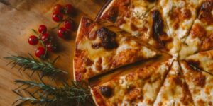 pizza tariflerini ve pizzaya rakip türk lezzetlerini bulabileceğiniz ayrıca farklı sos çeşitlerini de bulacağınız pizza tarifleri sayfasını muhakkak ziyaret emelisiniz.